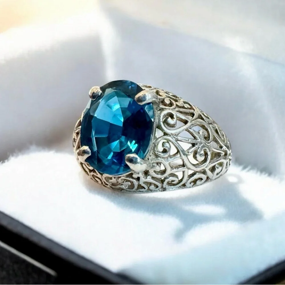 Estate London Blue Topaz Sterling Silver Ring (8.75)
